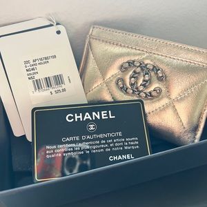 Chanel 19 card holder
